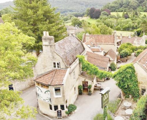 Wheelwrights Arms - carbon neutral hotel in Bath