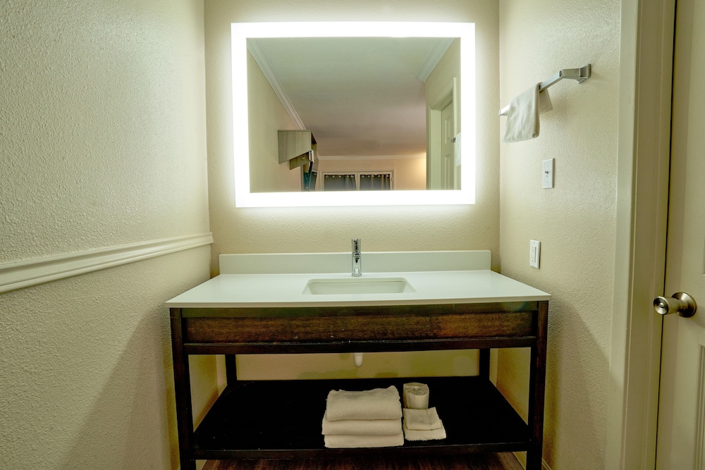 Family Garden Inn & Suites - photo 13