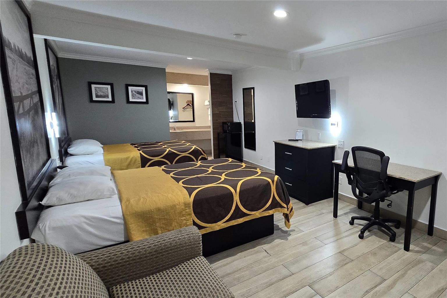 Super 8 Wyndham McAllen Downtown City Center Plaza Mall Airport - photo 10