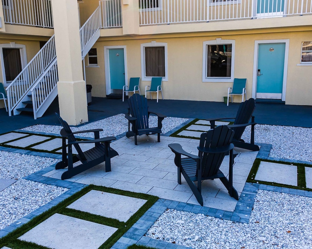Dunes Inn & Suites - photo 28