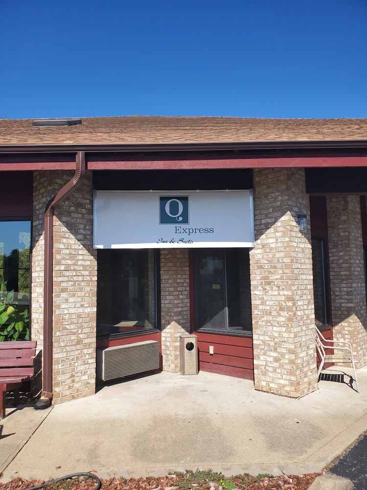 Quality Express Inn & Suites - photo 44