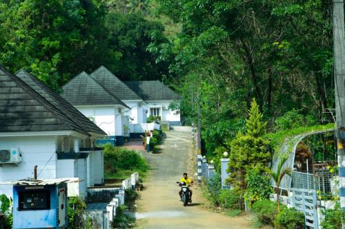 Magic Land Resort — hotel in Irinjalakuda