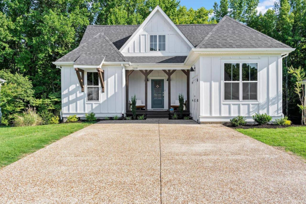 Cottage With 3 King Beds 3 Min To Marina Fire Pit 21537053 — Tullahoma
