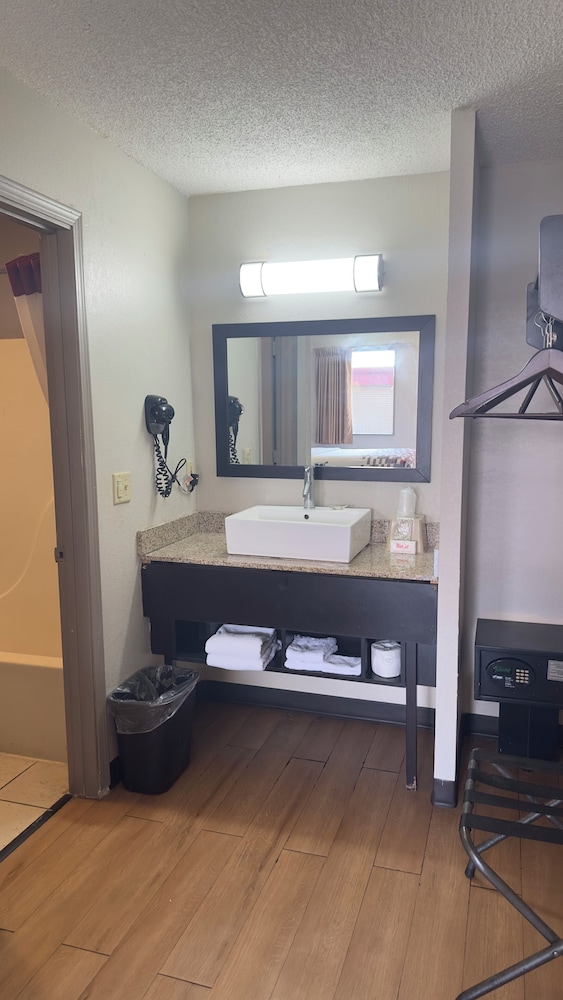 Red Roof Inn Anderson IN - photo 43