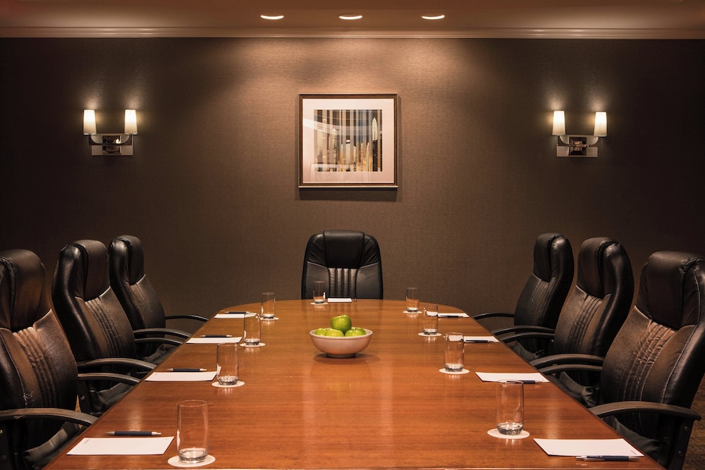 Sheraton Suites Chicago Elk Grove - photo 24