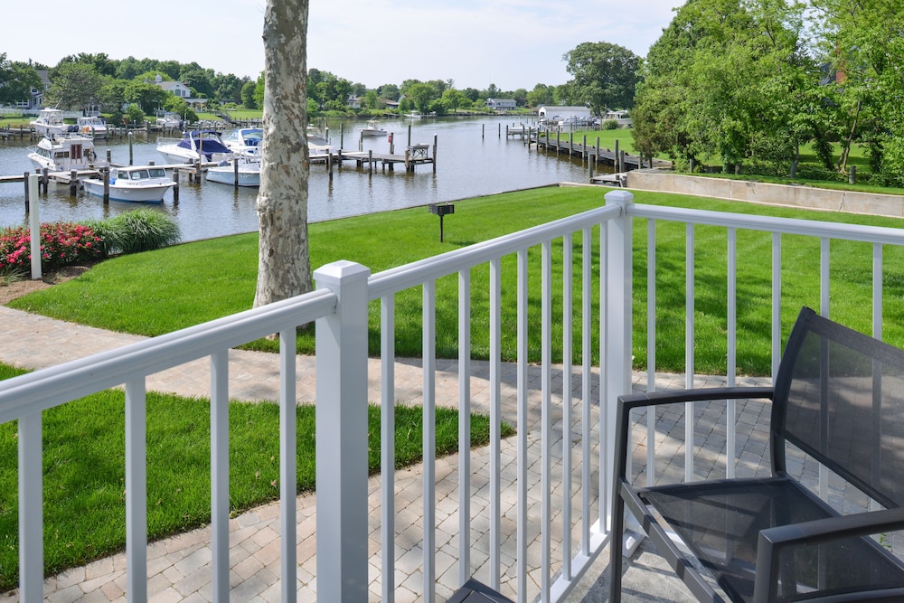 Anchored Inn at Hidden Harbour Marina - photo 16