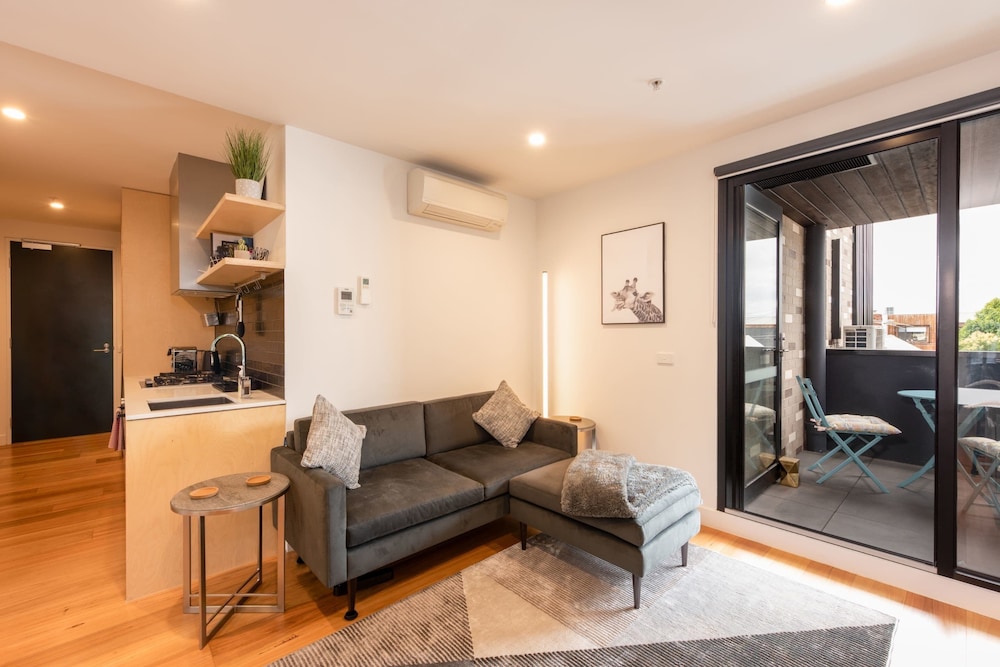 Modern 1 Bedroom Apartment in Brunswick East near CBD — 4-Star Luxury Hotel in Melbourne, Australia