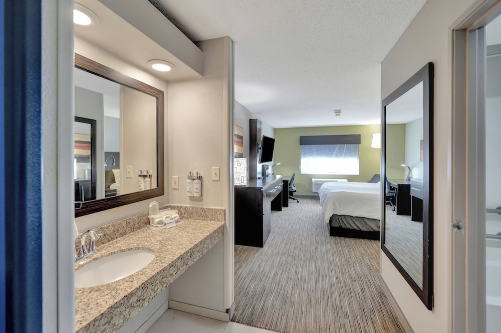 Holiday Inn Express Hotel & Suites Beatrice by IHG - photo 37