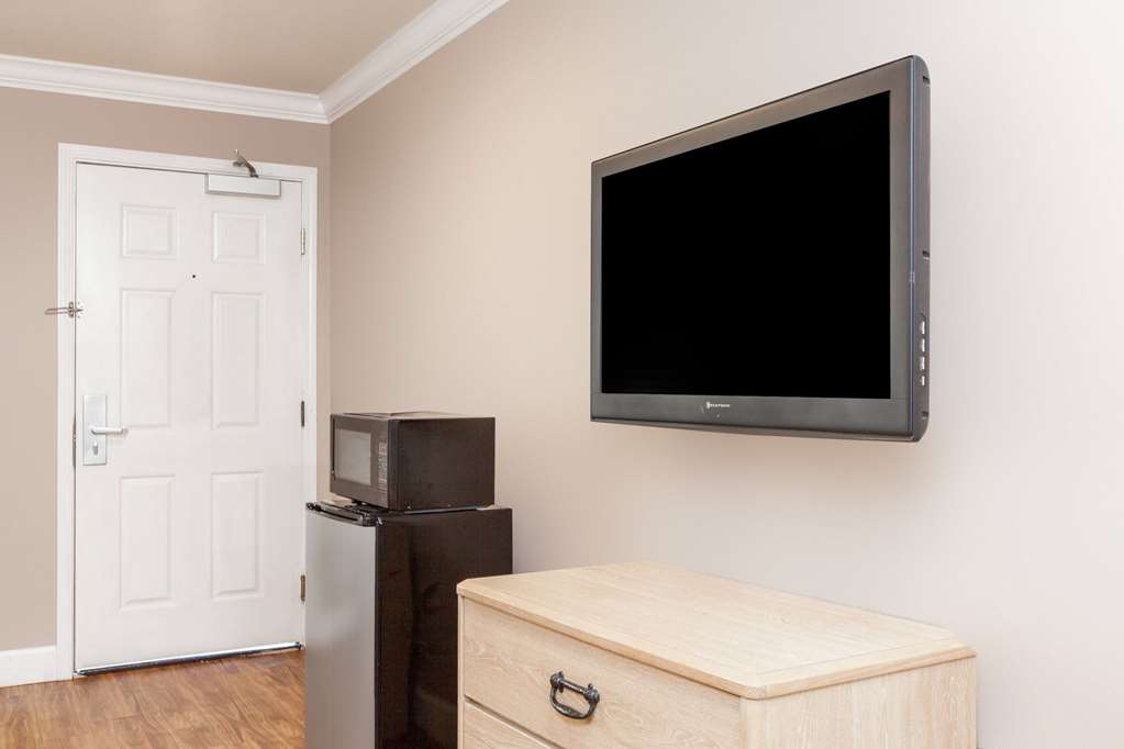 Days Inn by Wyndham San Francisco S Oyster Point Airport - photo 13