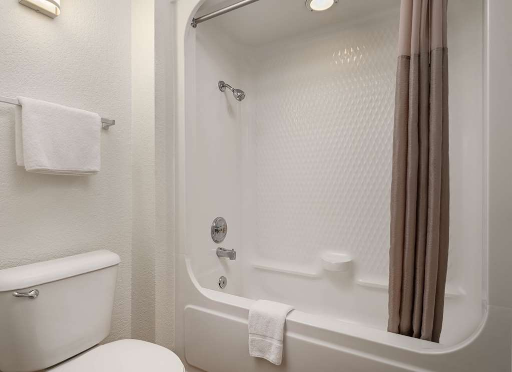 Motel 6 Buena Park CA Knotts Berry Farm Disneyland - photo 19
