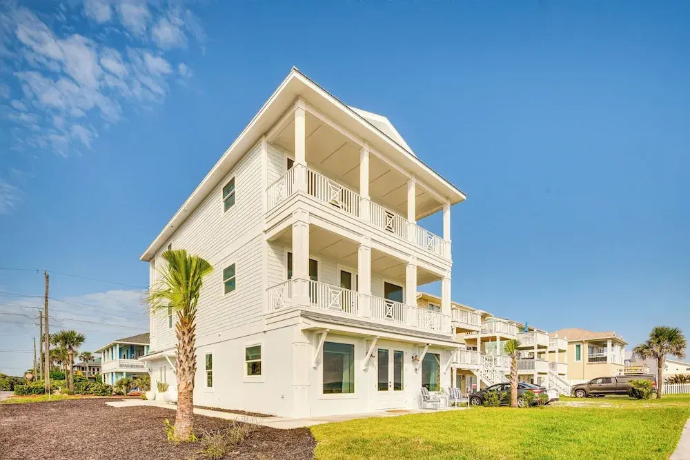 Oceanfront Flagler Beach Unit with Water Views — 4-Star Luxury Hotel in Flagler Beach, United States