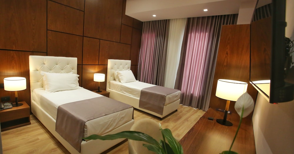 Portik Hotel — Berat — photo 5