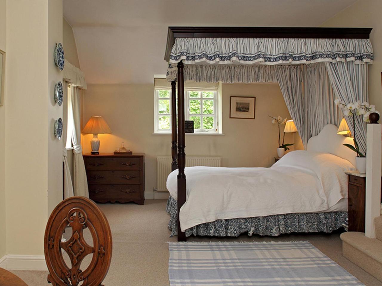 Aintree Cottage — 5-Star Luxury Hotel in Chipping Norton, United Kingdom