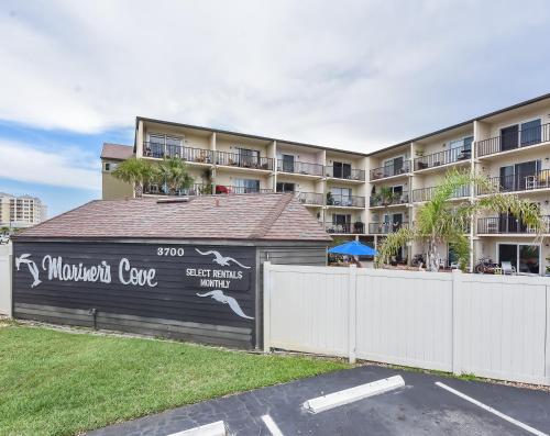 MC315 Mariner's Cove by RedAwning - photo 2