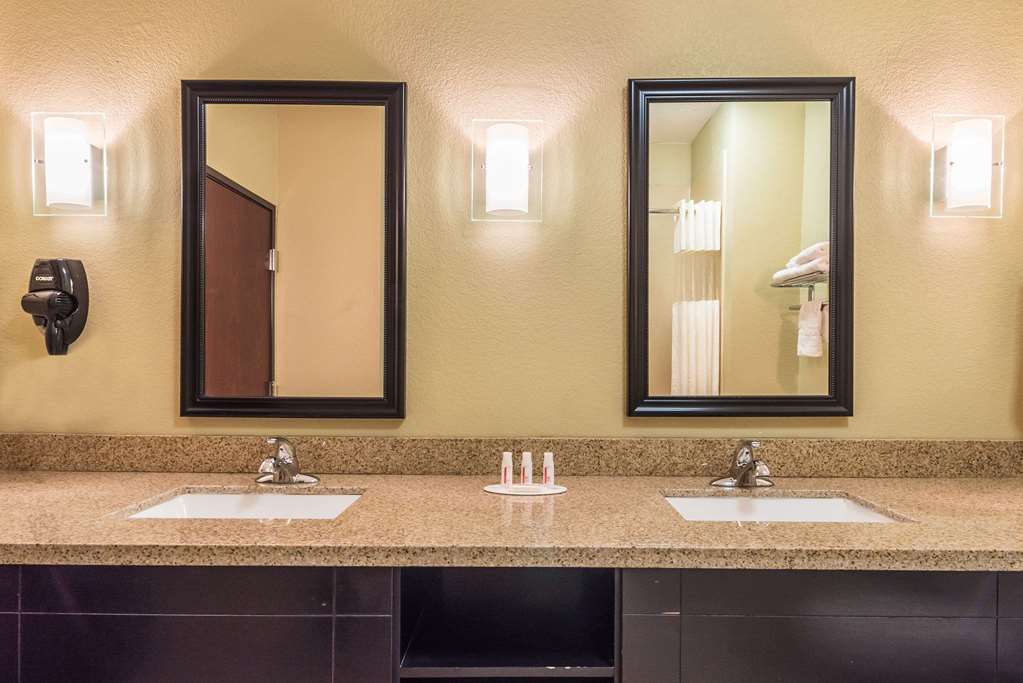 Days Inn & Suites by Wyndham Mineral Wells - photo 6