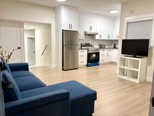 Sunny White Rock 2BR Steps to Sand Brand New Stay — hotel in White Rock