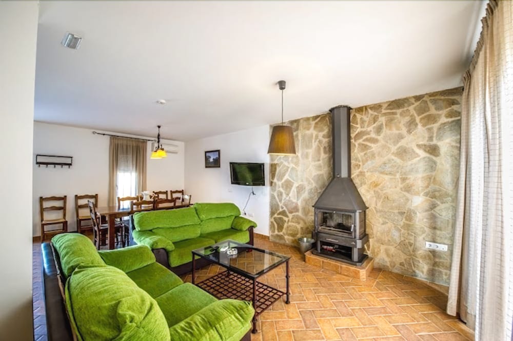Apartamentos La Venta del Charco — 4-Star Luxury Hotel in Cardena, Spain