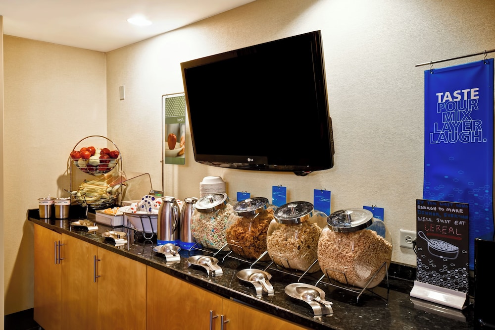 Hampton Inn Louisville North Clarksville - photo 36