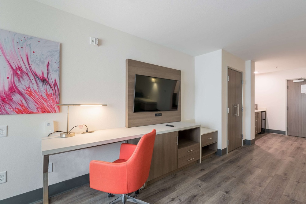Comfort Suites Colorado Springs East Medical Center Area - photo 43