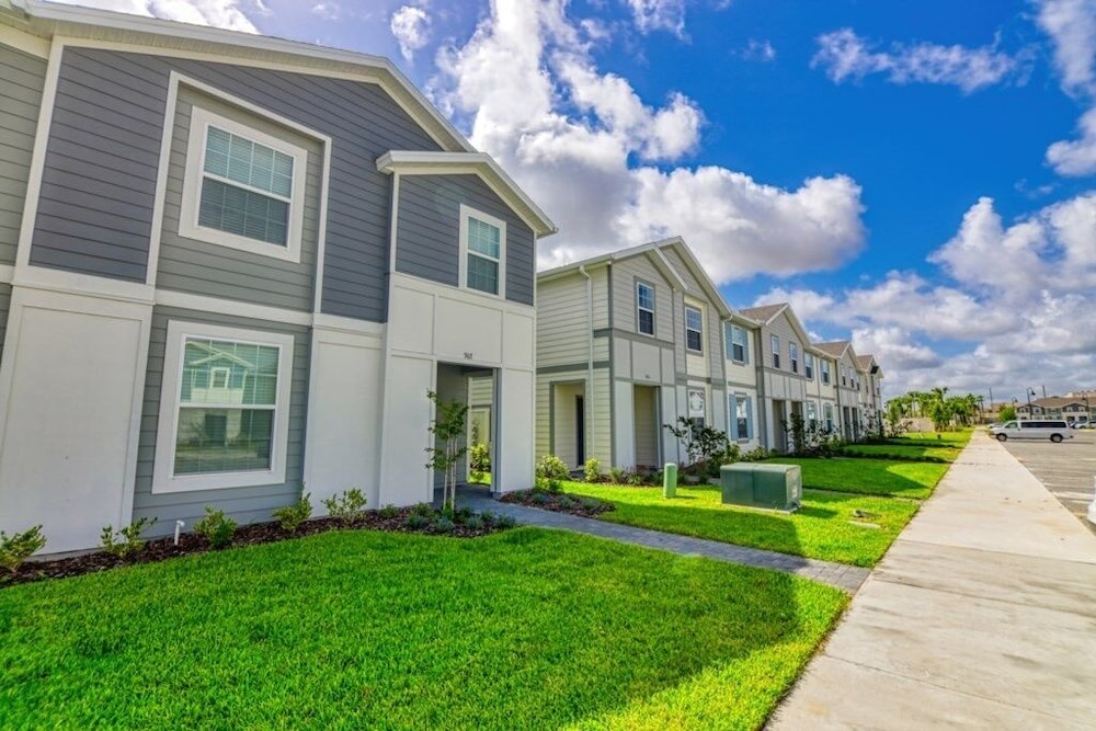 Daniel's Townhome Getaway At Windsor Island Resort 5 Bedroom Townhouse by Redawning Davenport - photo 60