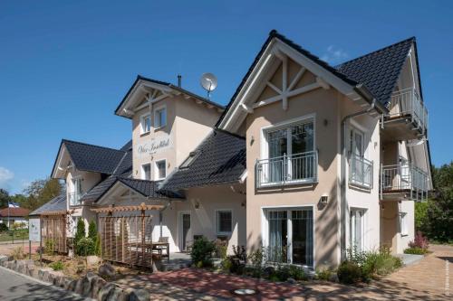 Villa Vier Inselblick — 4-Star Luxury Hotel in Kroeslin, Germany