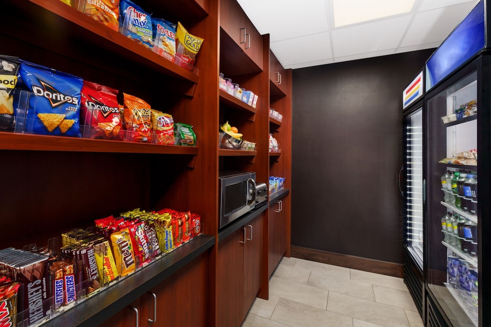 Courtyard by Marriott Manchester Boston Regional Airport - photo 25