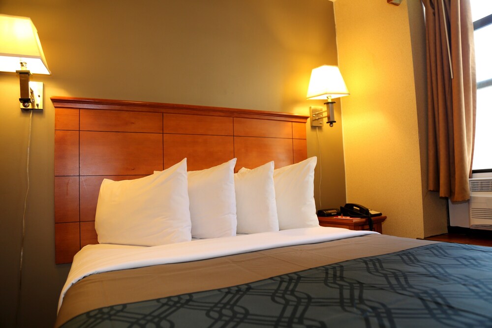 Econo Lodge Times Square - photo 22