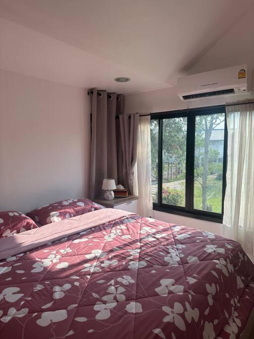 Tiny home by the River in Thailand — 4-Star Luxury Hotel in Phra Nakhon Si Ayutthaya, Thailand