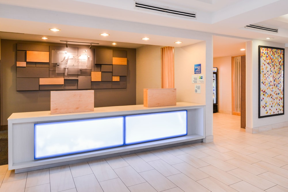 Holiday Inn Express & Suites Parkersburg Mineral Wells by IHG - photo 44