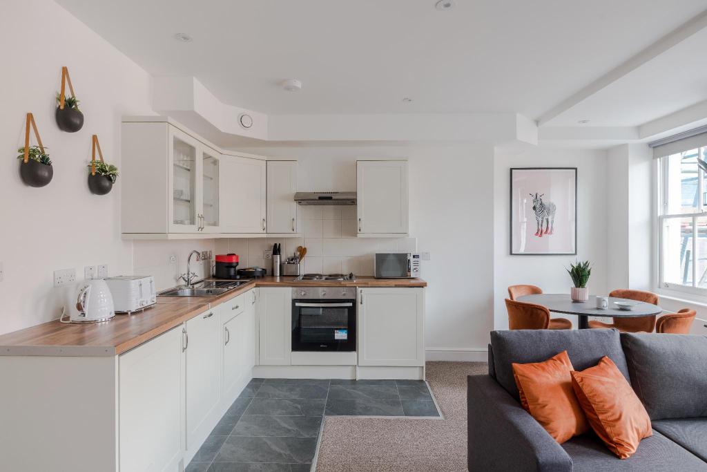 Vibrant 1 bed Apartment by Oxford Circus — 4-Star Luxury Hotel in London, United Kingdom
