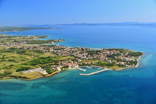 Holiday apartment in Privlaka with sea view balcony air conditioning WiFi 3598 3 — 4-Star Luxury Hotel in Privlaka, Croatia
