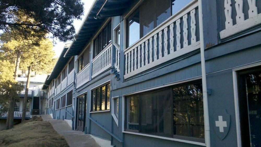 Swiss Chalet Inn - photo 16