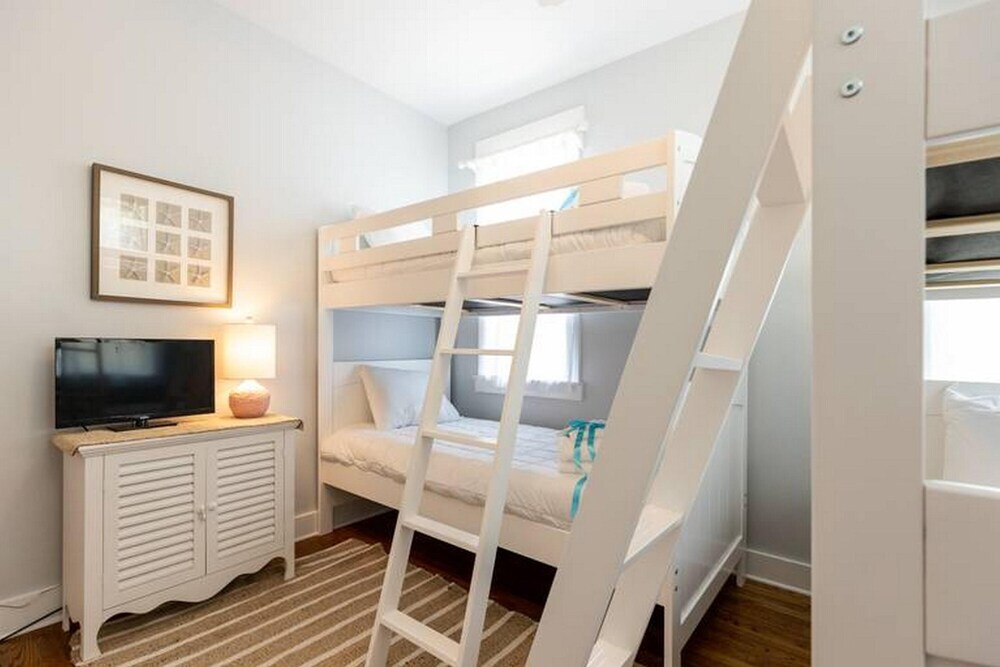 Sunnyside #7 by 30A Escapes - carbon neutral hotel in Panama City Beach