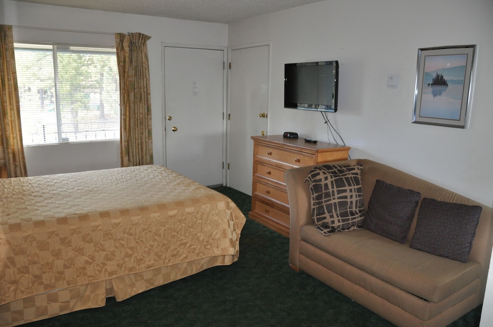 Cedar Inn & Suites - photo 34