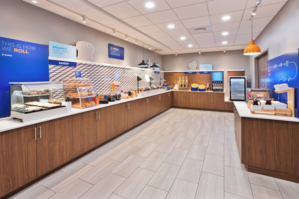 Holiday Inn Express Columbus Northeast - photo 34