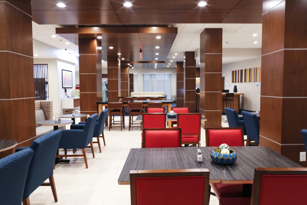 Holiday Inn Express & Suites Houston IAH Beltway 8 by IHG - photo 53