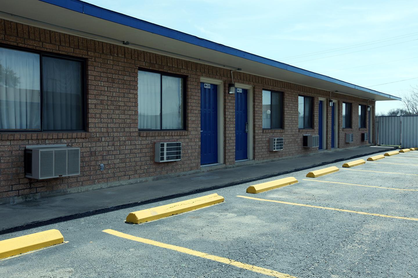Americas Best Value Inn Comanche - photo 18