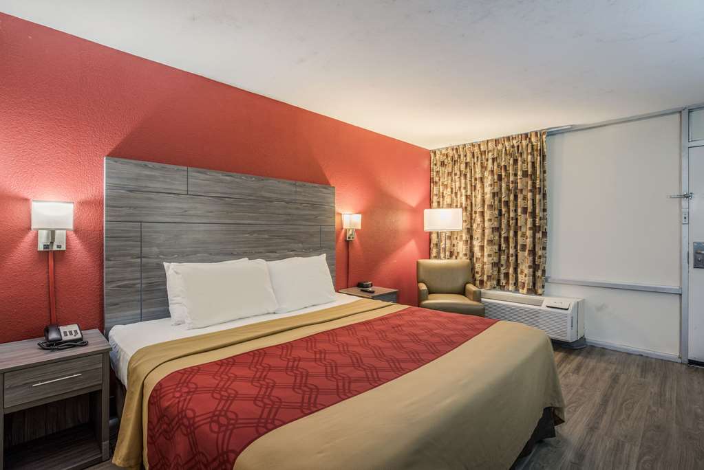 Econo Lodge Thomasville - photo 8