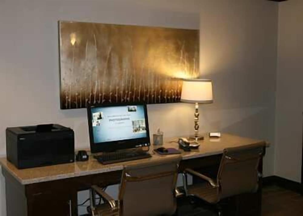 Hampton Inn Dyersburg - photo 33