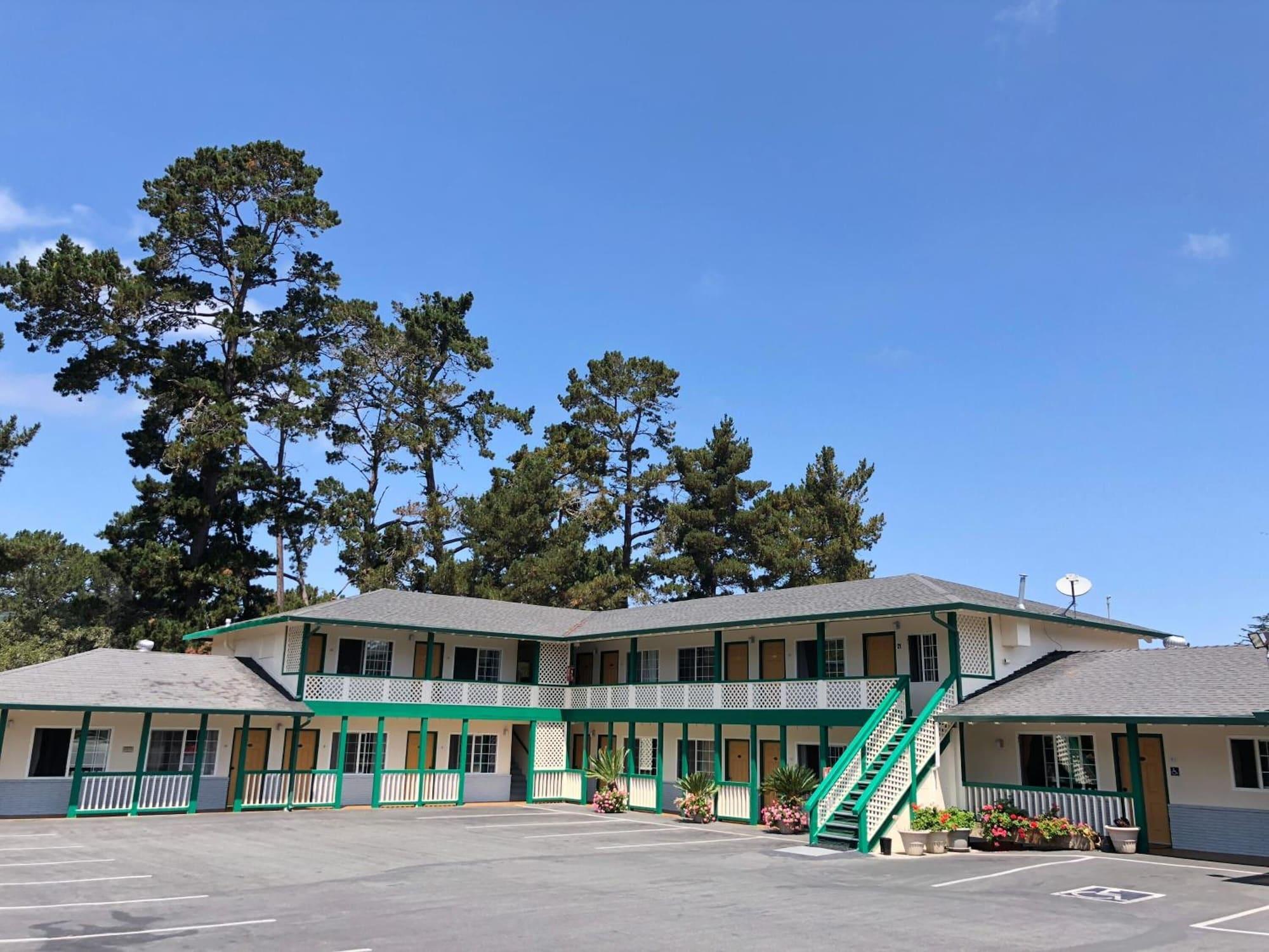 Monterey Pines Inn - photo 2