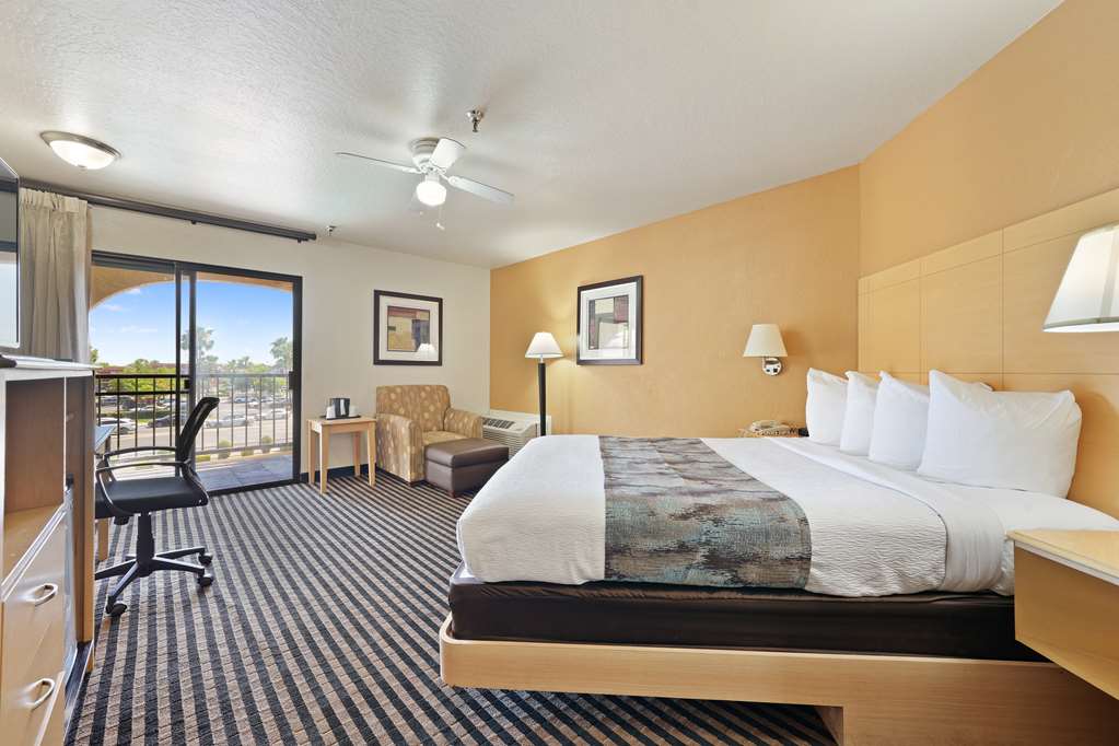 Best Western Plus Executive Inn & Suites - photo 4