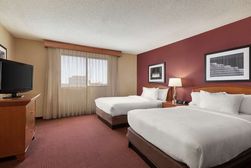 Embassy Suites by Hilton Kansas City International Airport - photo 18