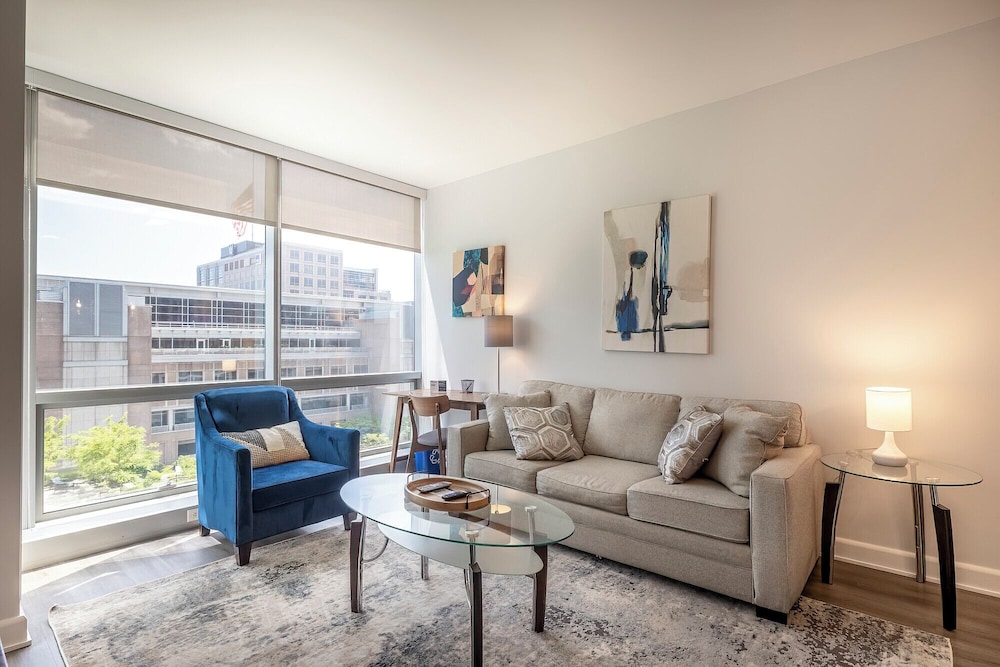 Modern Apt Close to Downtown — 4-Star Luxury Hotel in Stamford, United States
