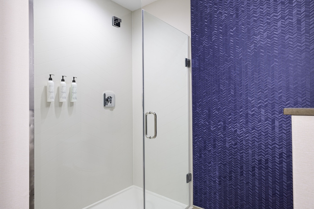 Fairfield By Marriott Inn & Suites Cincinnati Oakley - photo 8