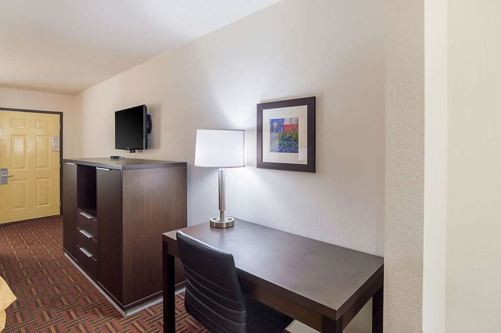 Quality Inn Amarillo East - photo 7