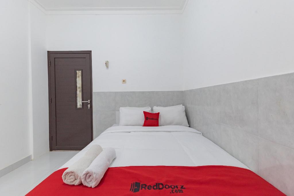 RedDoorz at Kedawung Aurel Cirebon in Cirebon, Indonesia