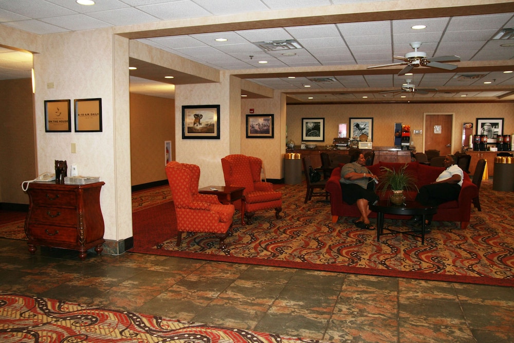 Hampton Inn Canton - photo 2