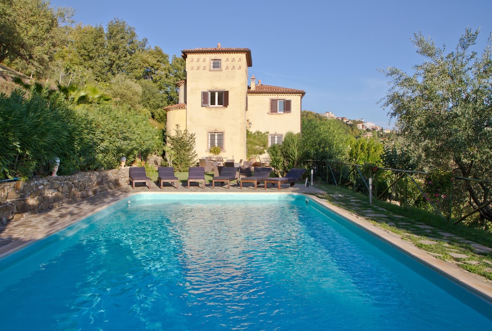 Borgo Riccio — 4-Star Luxury Hotel in Torchiara, Italy