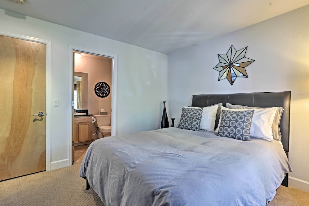 Lohi Apartment w Patio: 1 Mi to Downtown Denver — 4-Star Luxury Hotel in Denver, United States