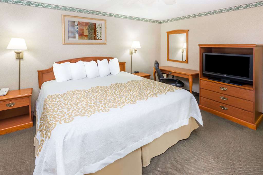 Days Inn by Wyndham Batesville - photo 14